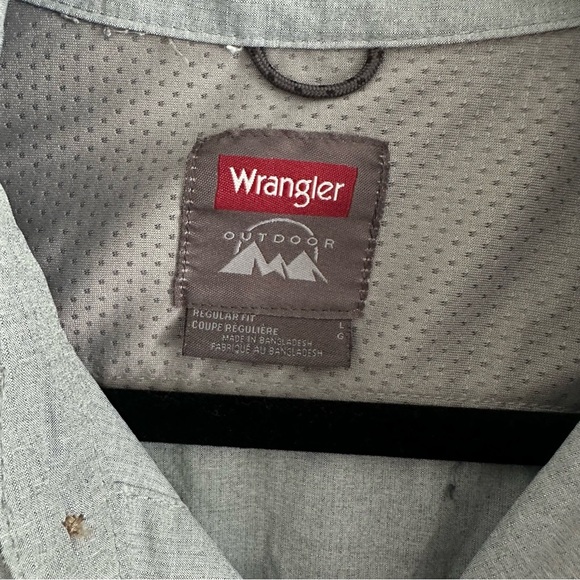 Size L Wrangler Grey Water Resistant Short Sleeve Shirt - Picture 4 of 4